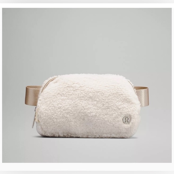 lululemon athletica Handbags - LULULEMON Everywhere Belt Bag Natural Ivory Fleece NWT